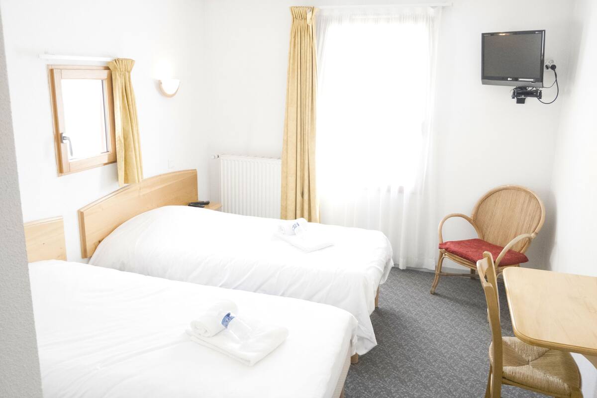Standard Twin Room | Desk, blackout curtains, soundproofing, iron/ironing board (on request)