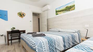 Triple Room | Desk, free WiFi, bed sheets