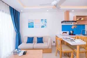 Deluxe-Apartment, 2 Schlafzimmer | Eigene Küche | Großer Kühlschrank, Mikrowelle, Herdplatte, Wasserkocher