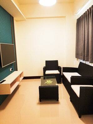 Comfort Quadruple Room, 2 Double Beds, Non Smoking | Premium bedding, individually furnished, blackout drapes, free WiFi