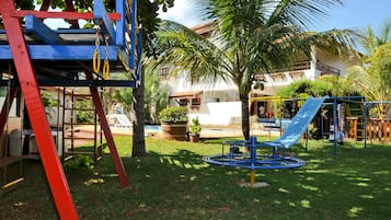 子供用の遊び場 - 屋外