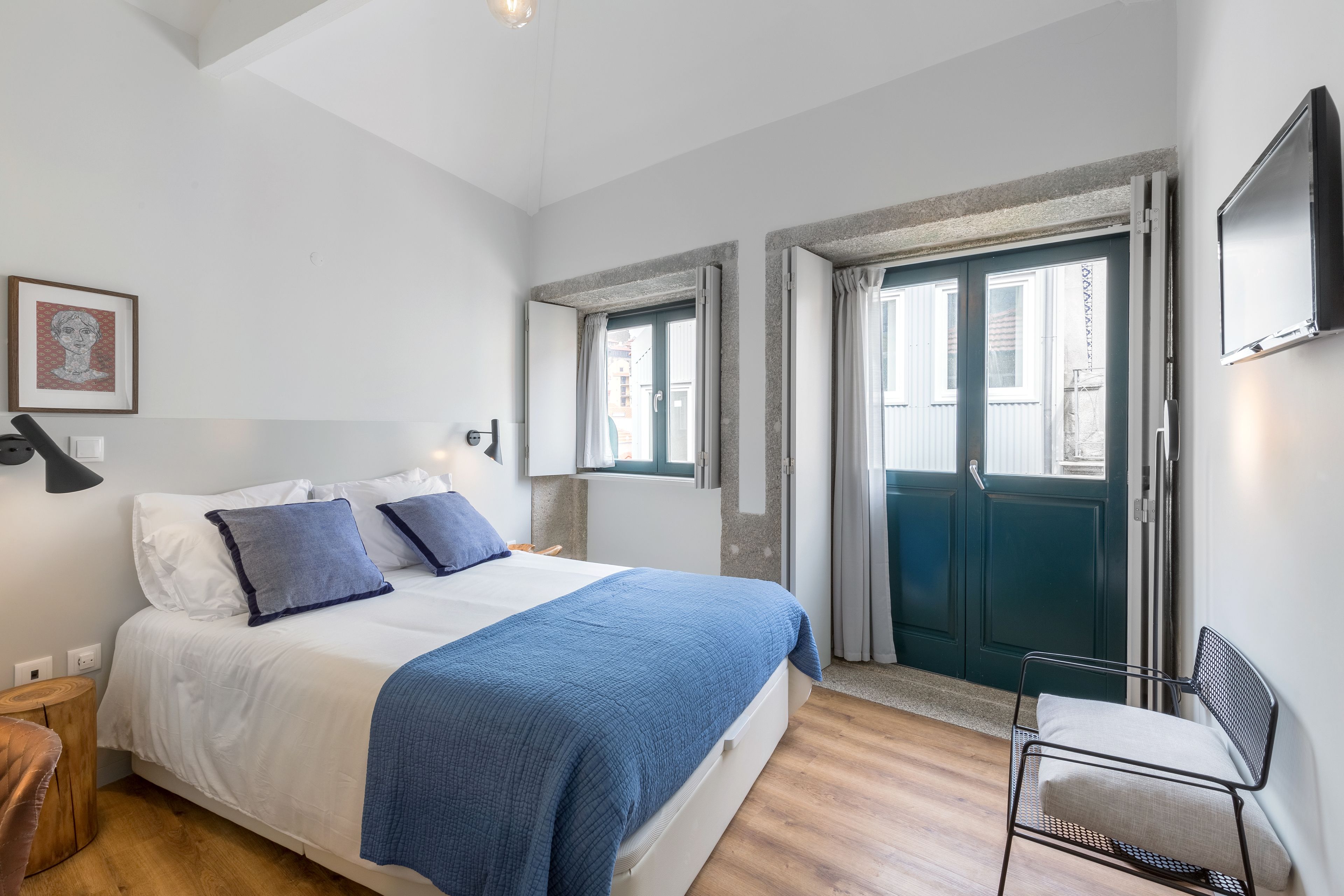 Habitación doble superior, balcón | 1 dormitorio, caja fuerte, espacio para trabajar con un portátil