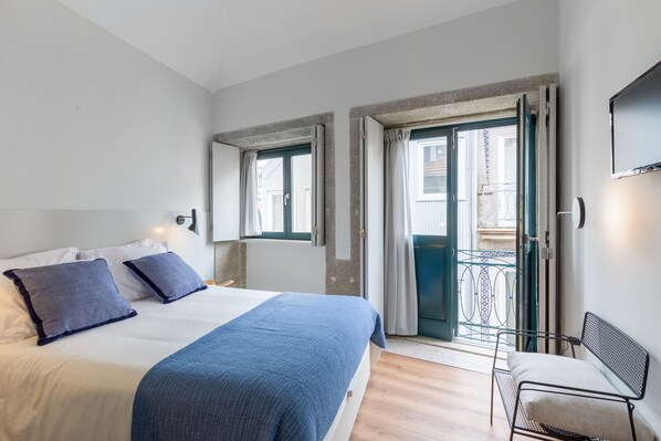 Superior Double Room, Balcony | 1 bedroom, in-room safe, laptop workspace, blackout drapes