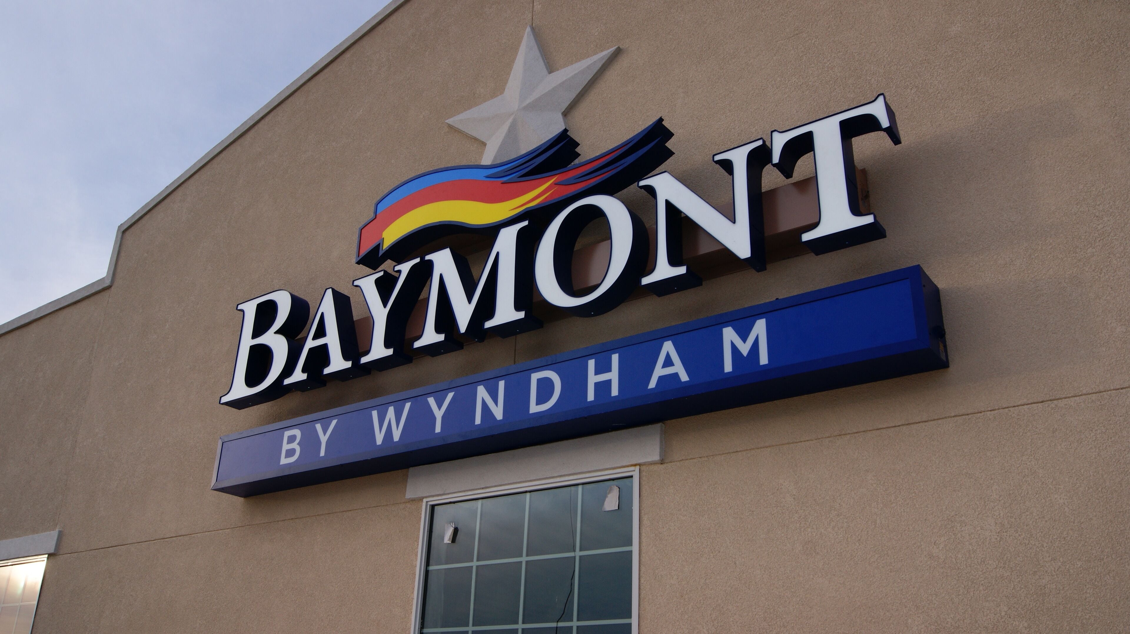 A sign for a hotel named 'Baymont By Wyndham'.