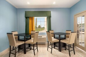 Free daily continental breakfast 