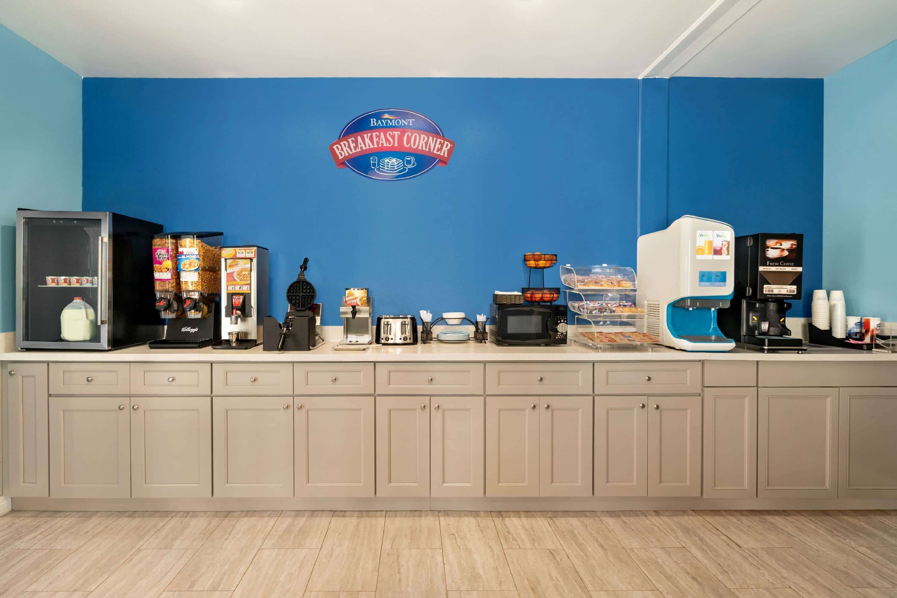 free daily continental breakfast