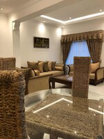 Family Townhome, Multiple Beds, City View | Lobby