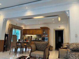 Family Townhome, Multiple Beds, City View | Private kitchen | Shared fridge, microwave