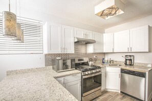 Departamento Confort, varias camas, para no fumadores | Cocina privada