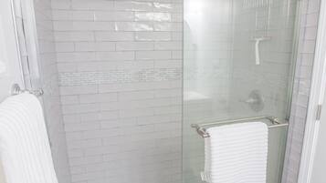 Shower, free toiletries, hair dryer, towels