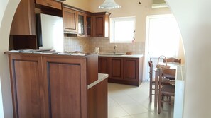 Apartment, 2 Bedrooms | Private kitchen