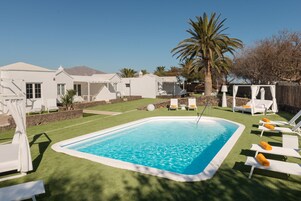 Outdoor pool, pool umbrellas, sun loungers