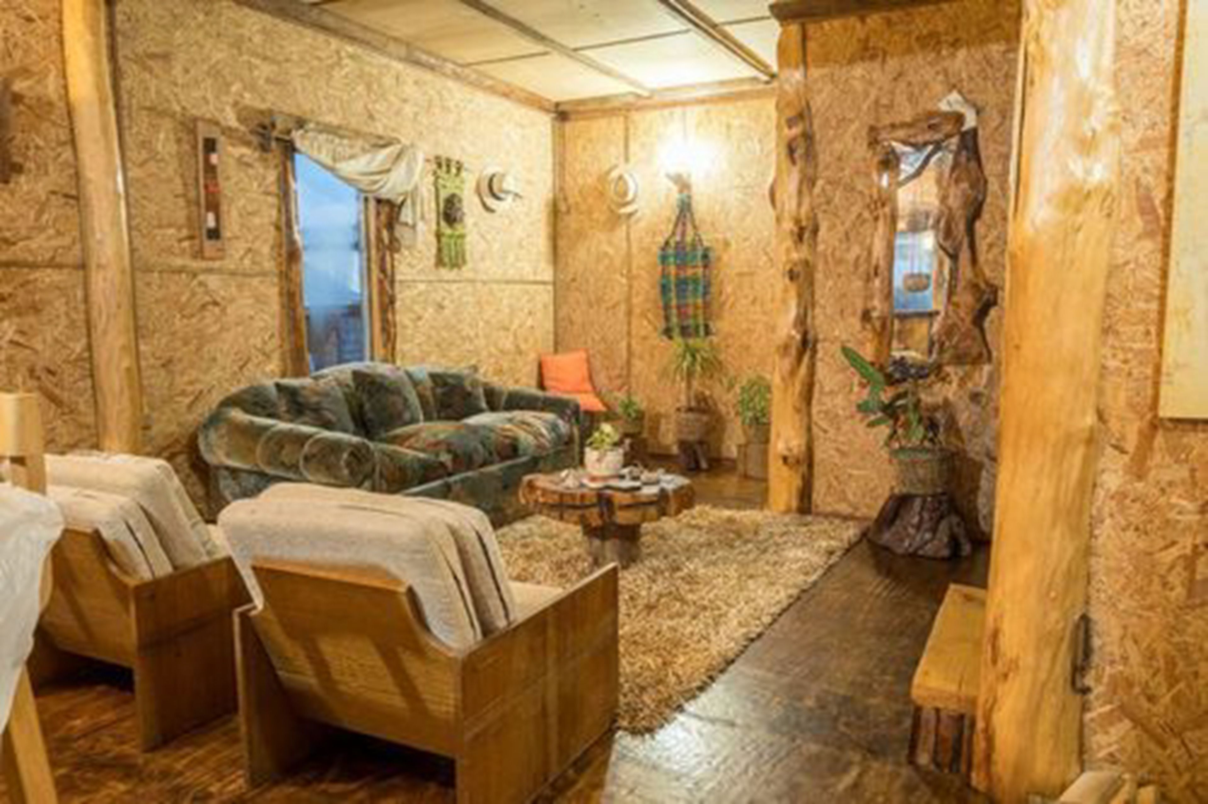 30-inch TV with cable channels, fireplace