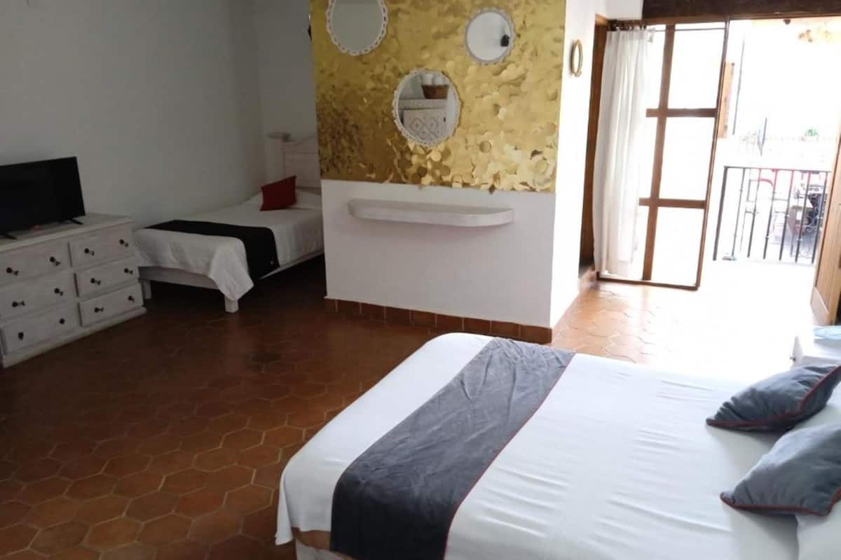 standard triple room | 1 bedroom, laptop workspace, iron/ironing board, free wifi