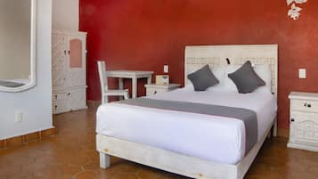 Habitació estàndard | Espai de treball apte per a portàtils i planxa i posts de planxar