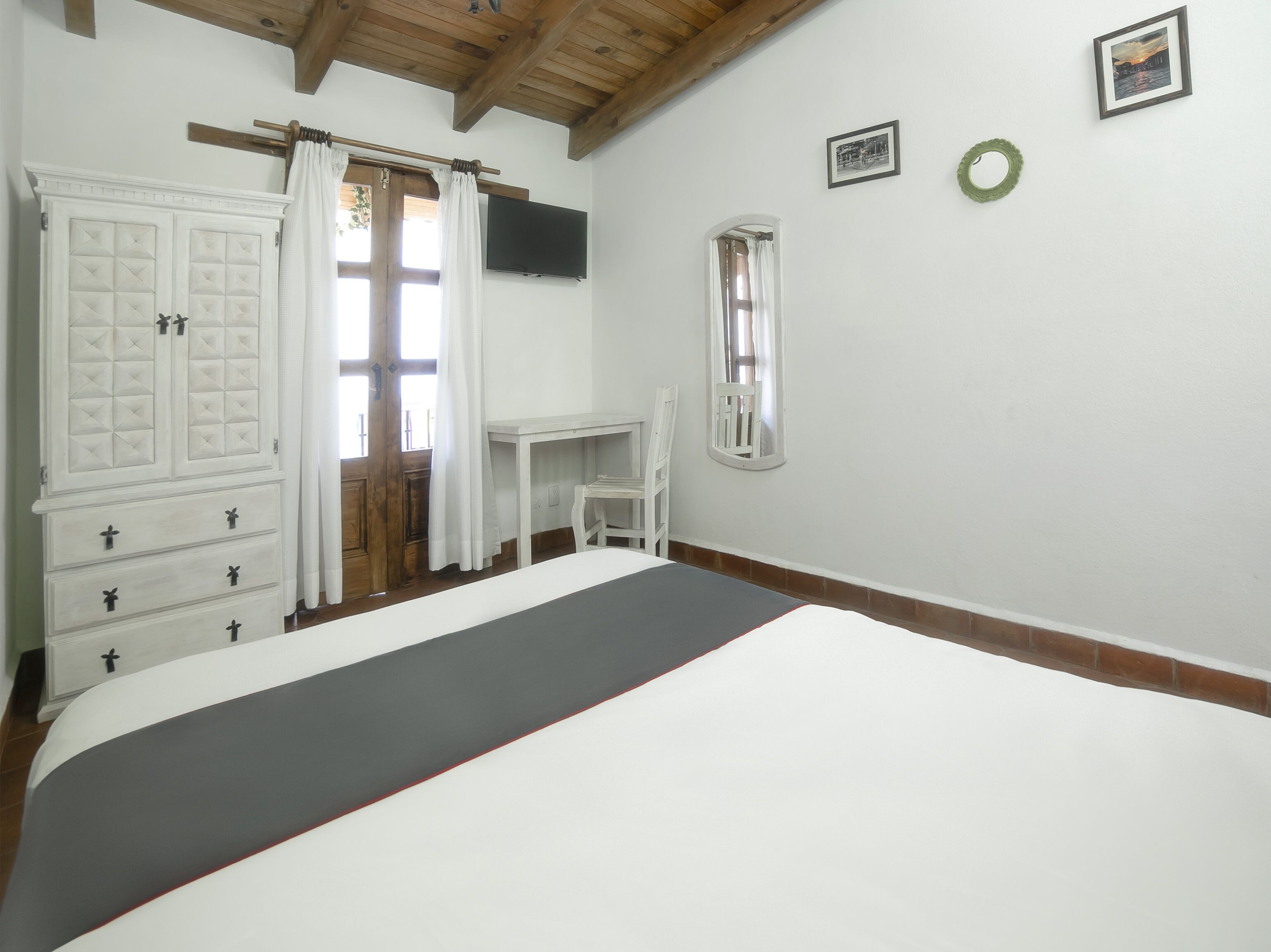 standard room, city view | living area | 32-inch flat-screen tv with digital channels, tv