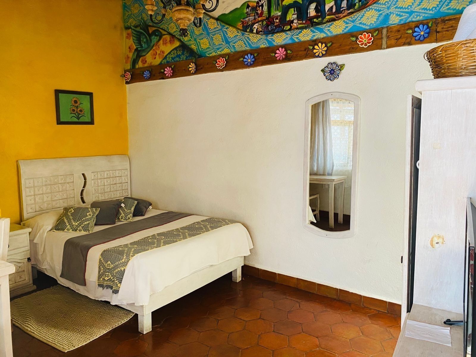 Habitación básica doble, 1 cama doble | Espacio para trabajar con un portátil y tabla de planchar con plancha