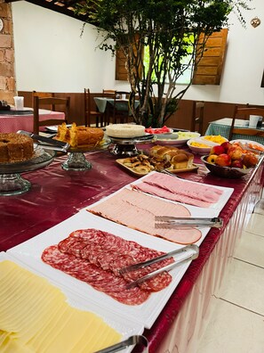 Desayuno completo incluido todos los días