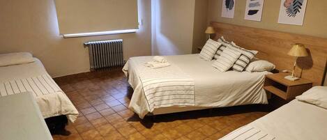 Kamar Quadruple | Wi-Fi gratis dan seprai linen