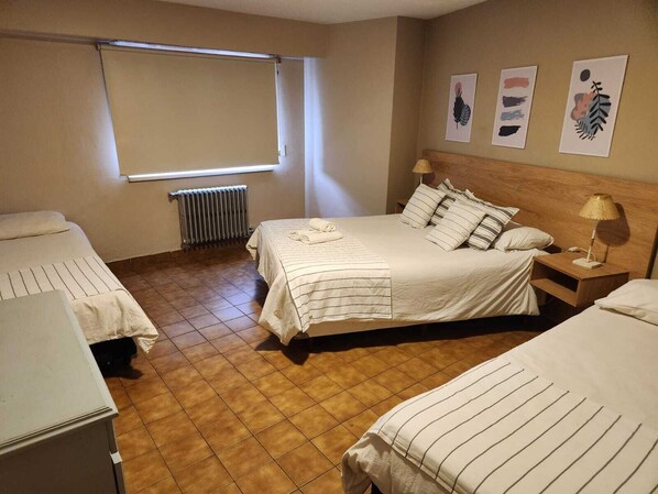 Quadruple Room | Free WiFi, bed sheets