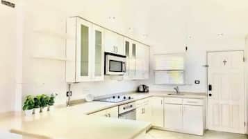 Luxury Townhome, Berbilang Katil, Non Smoking | 2 bilik tidur, peti besi dalam bilik, dihias secara berasingan