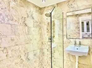 Casa geminada superluxo, várias camas, para não fumantes | 2 quartos, cofres nos quartos, individualmente decorados