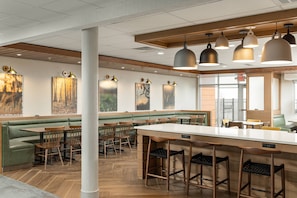 Free daily continental breakfast  - Fairfield Inn & Suites by Marriott Salina (Salina)