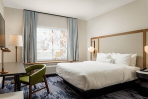 Room, 1 King Bed, Non Smoking | Desk, iron/ironing board, free WiFi