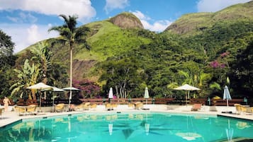 Indendørs pool, udendørs pool, liggestole