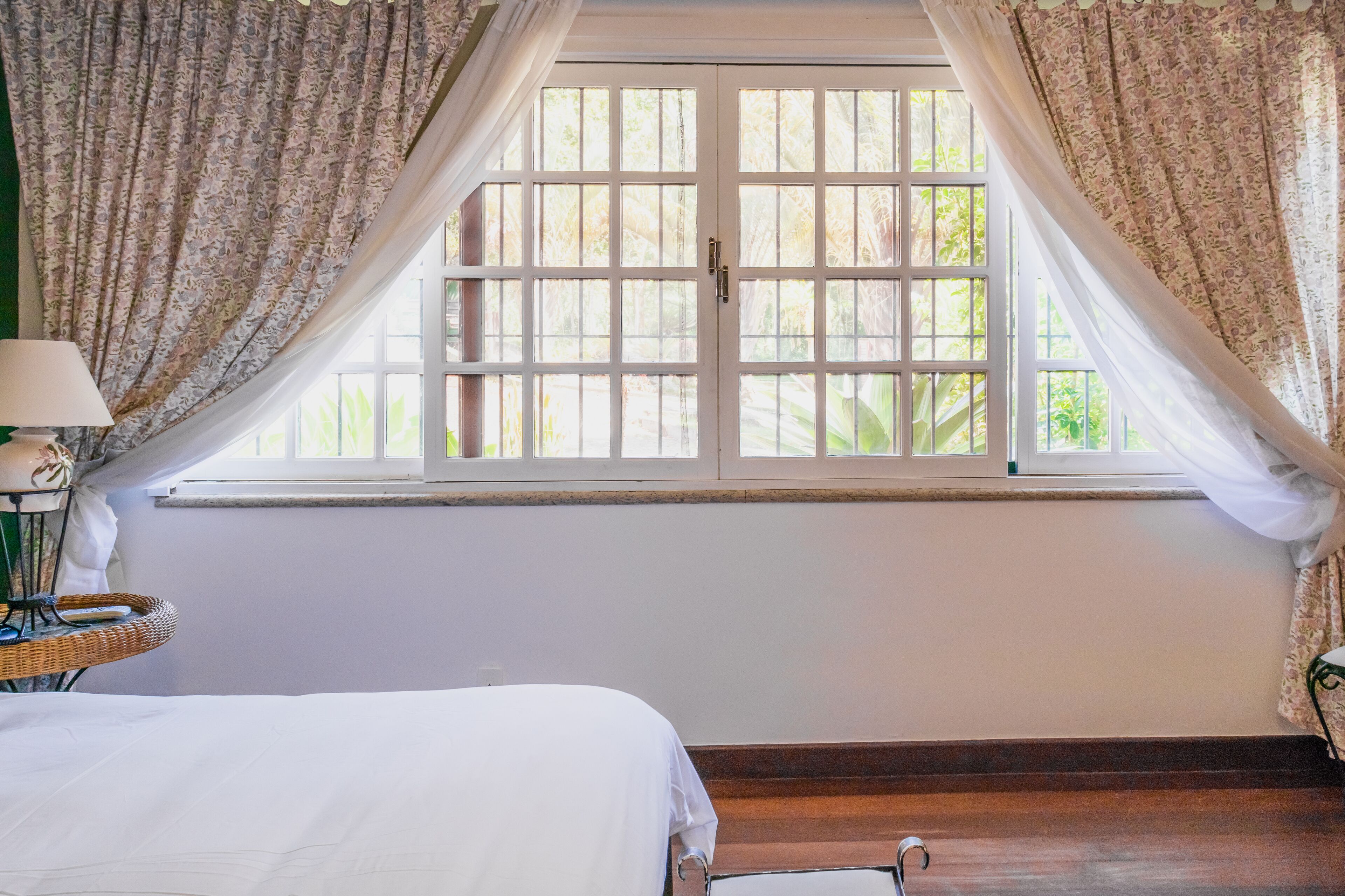 Triple Suite with Bathtub | Seprai premium, minibar, brankas, dan meja kerja