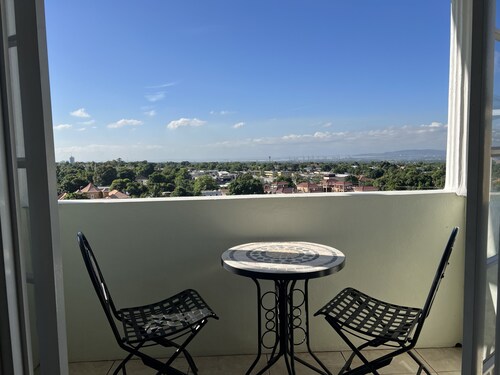 Studio Chateau - Manor Park, Kingston 8