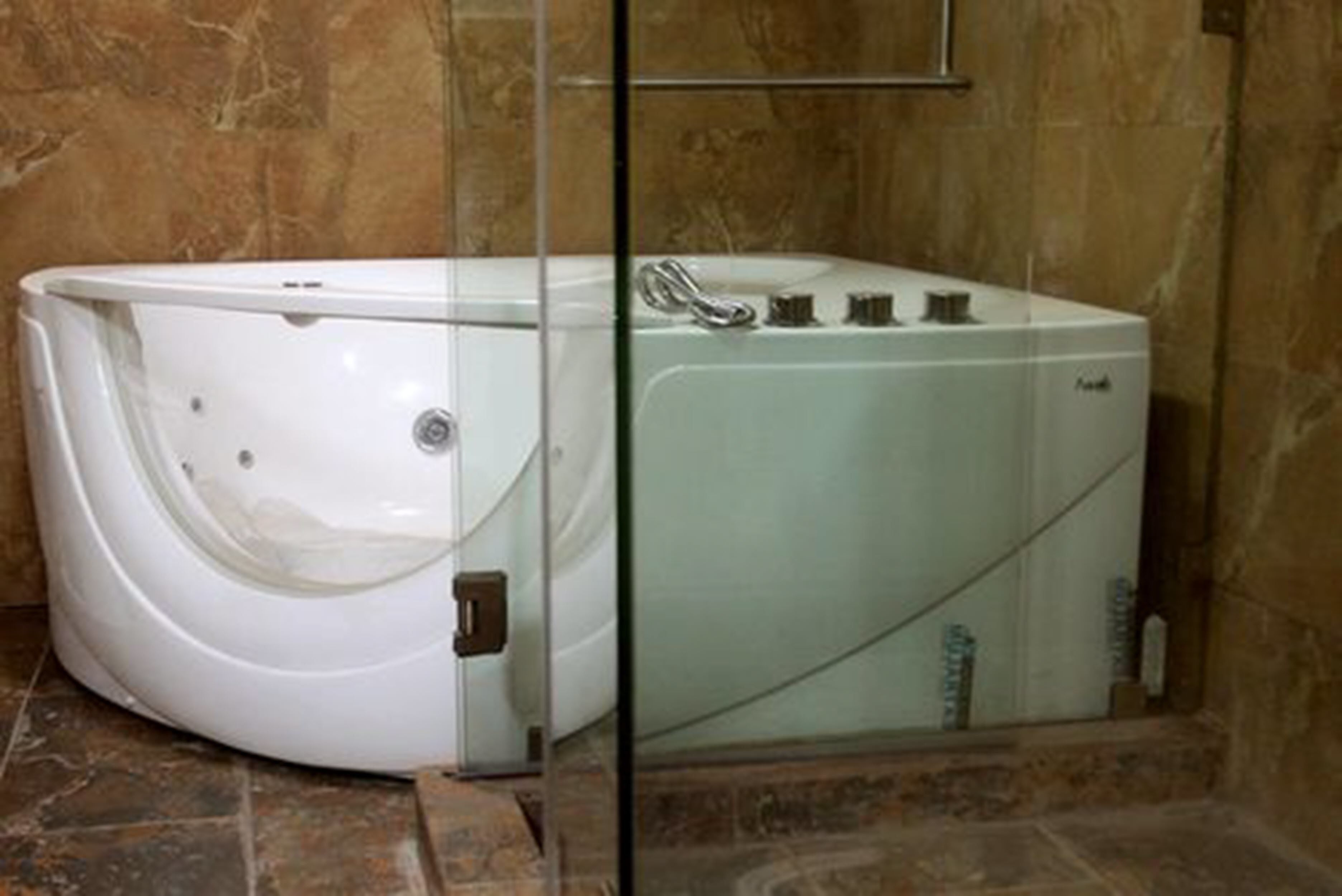 free toiletries, towels