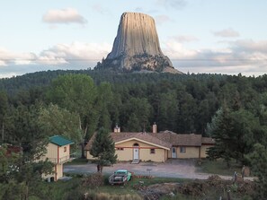 Exterior - Devils Tower Lodge (Bed and Breakfast) (Devils Tower)
