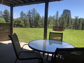 Deluxe suite, 2 queensize bedden, uitzicht op bergen (Durrance Suite) | Terras
