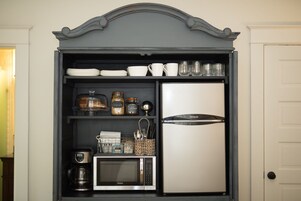 Studio Suite, 1 King Bed, Non Smoking | Room amenity