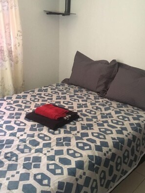 House, Multiple Beds, Non Smoking | 2 bedrooms, desk, iron/ironing board, free WiFi - Casa com Lazer Completo (Cidade Ocidental)