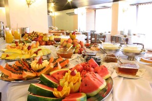 Ilmainen päivittäinen buffetaamiainen