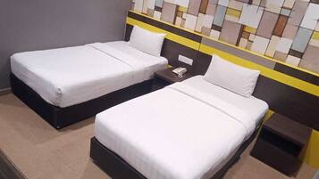 Standard Twin Room | Meja, seterika/papan seterika, Wi-fi percuma, cadar katil