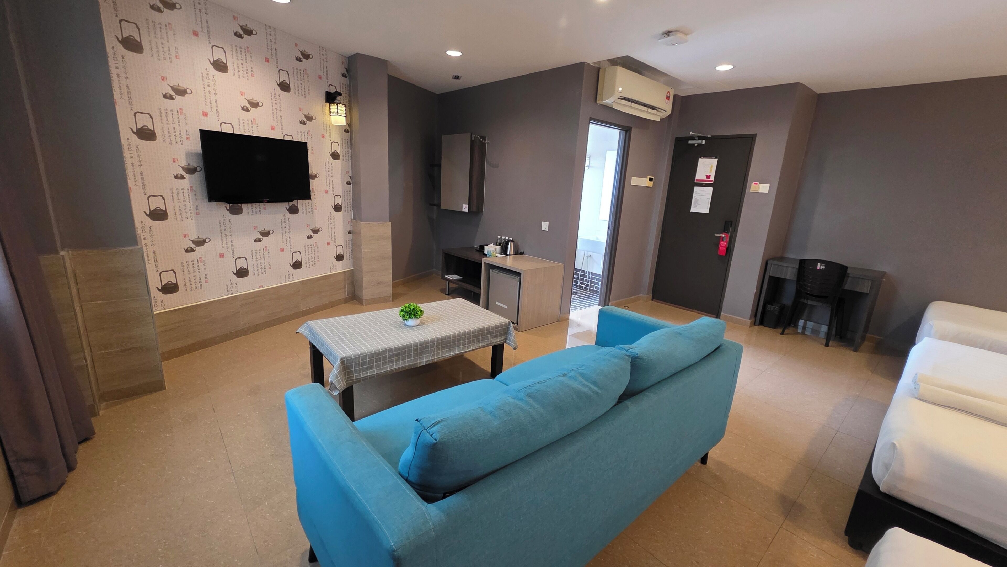 Familien-Suite | Wohnbereich | LED-Fernseher