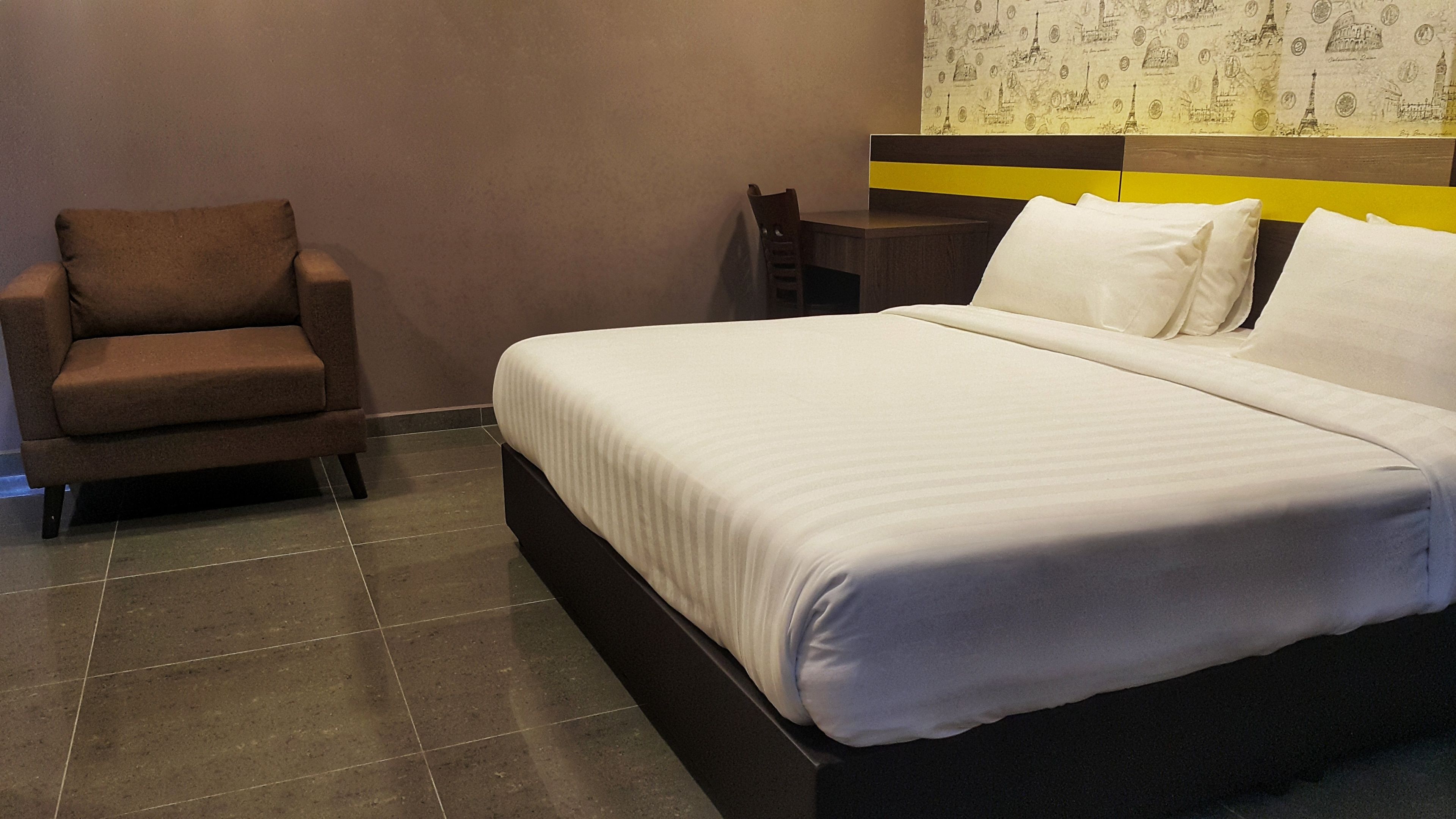 deluxe room, 1 king bed | desk, iron/ironing board, free wifi, bed sheets