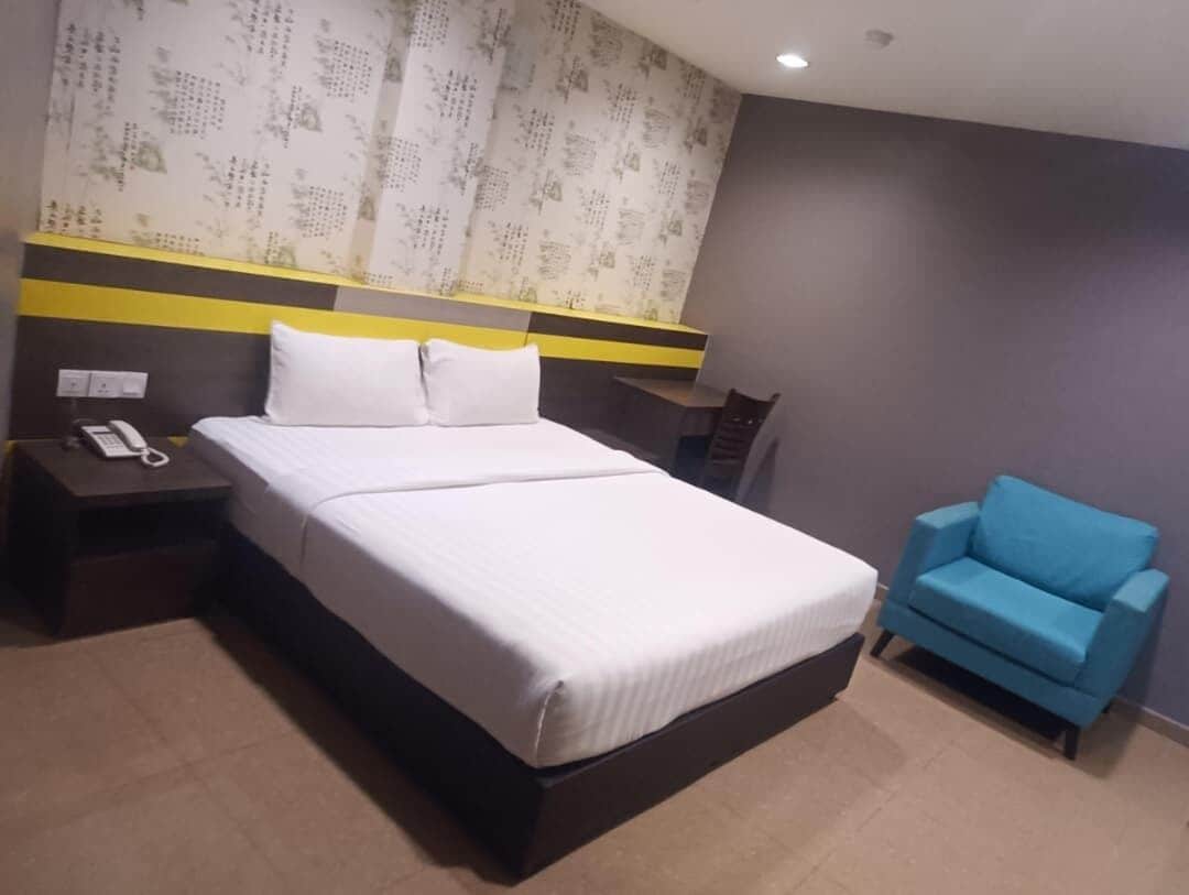 Deluxe Room, 1 King Bed | Desk, iron/ironing board, free WiFi, bed sheets
