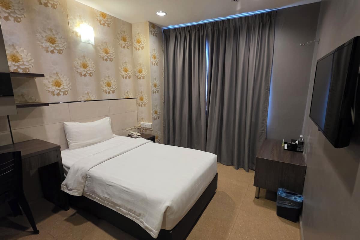 Chambre Simple Supérieure | Bureau, fer et planche à repasser, Wi-Fi gratuit, draps fournis