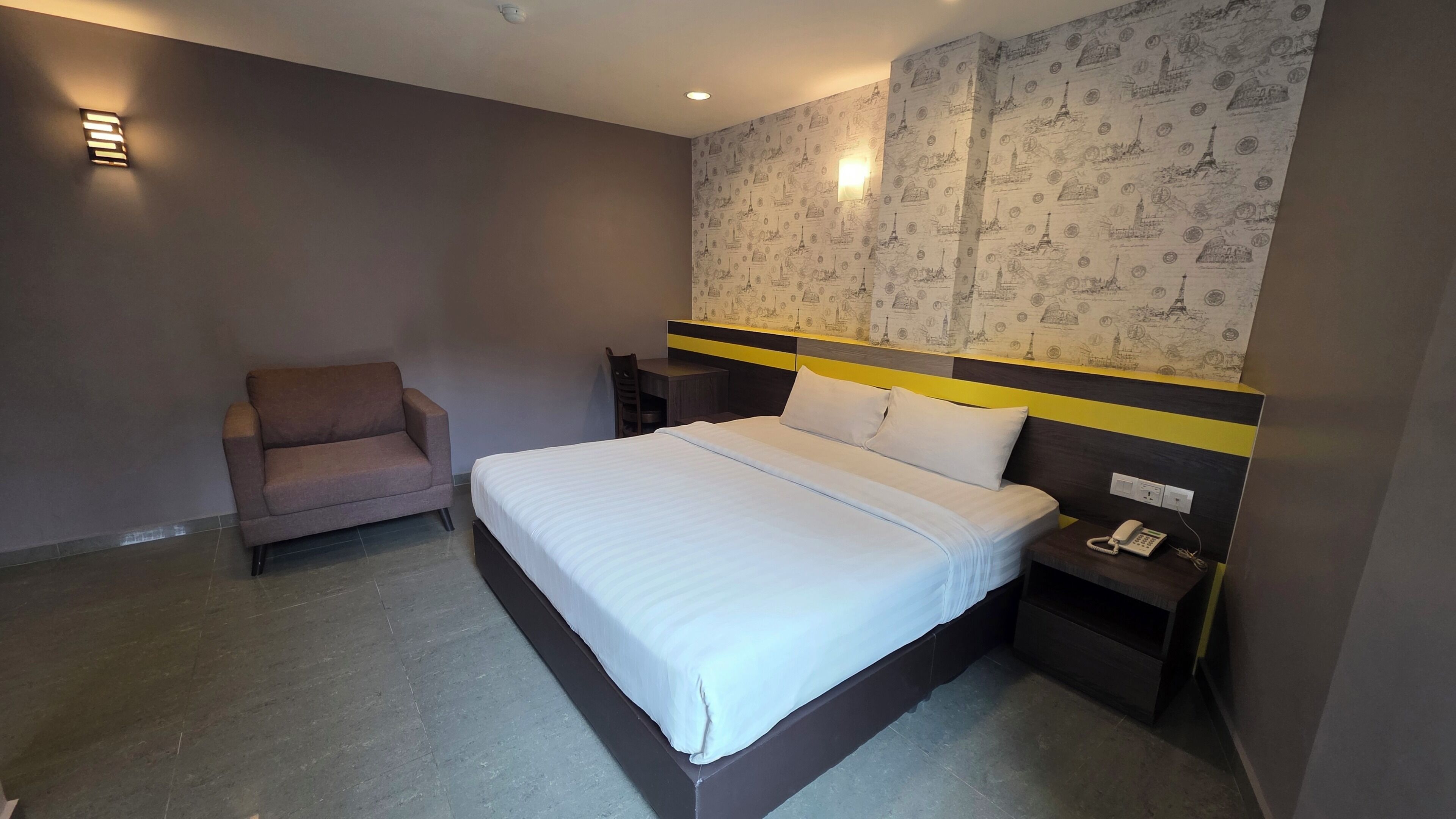 Deluxe Room, 1 King Bed | Desk, iron/ironing board (on request), WiFi (free), bed sheets