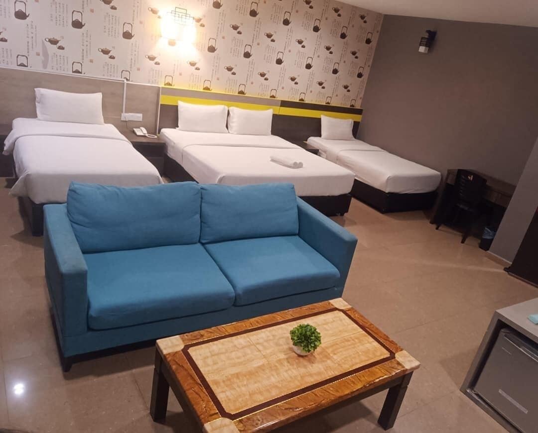Family Suite | Desk, iron/ironing board, free WiFi, bed sheets