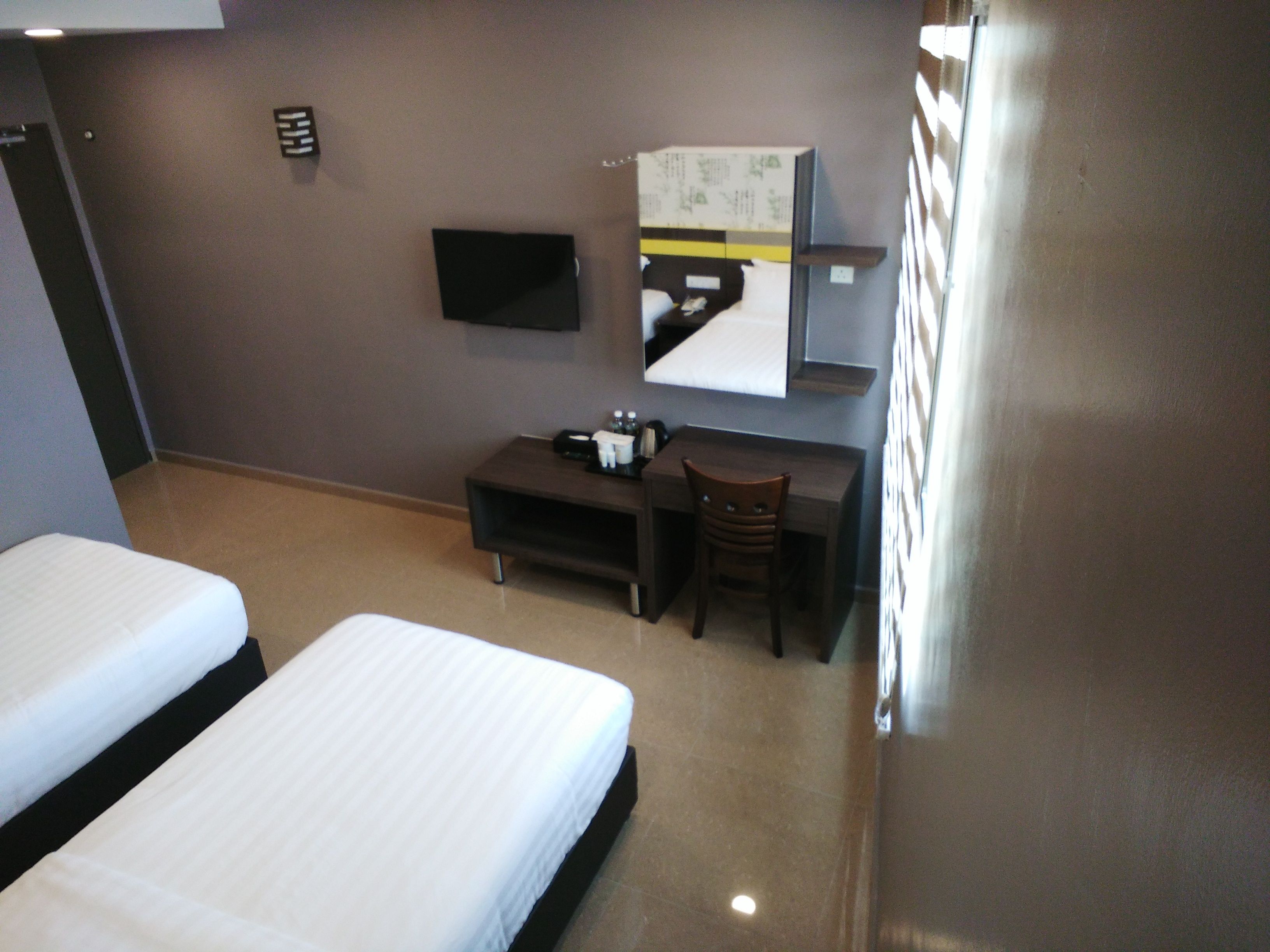 standard twin room | desk, iron/ironing board, free wifi, bed sheets