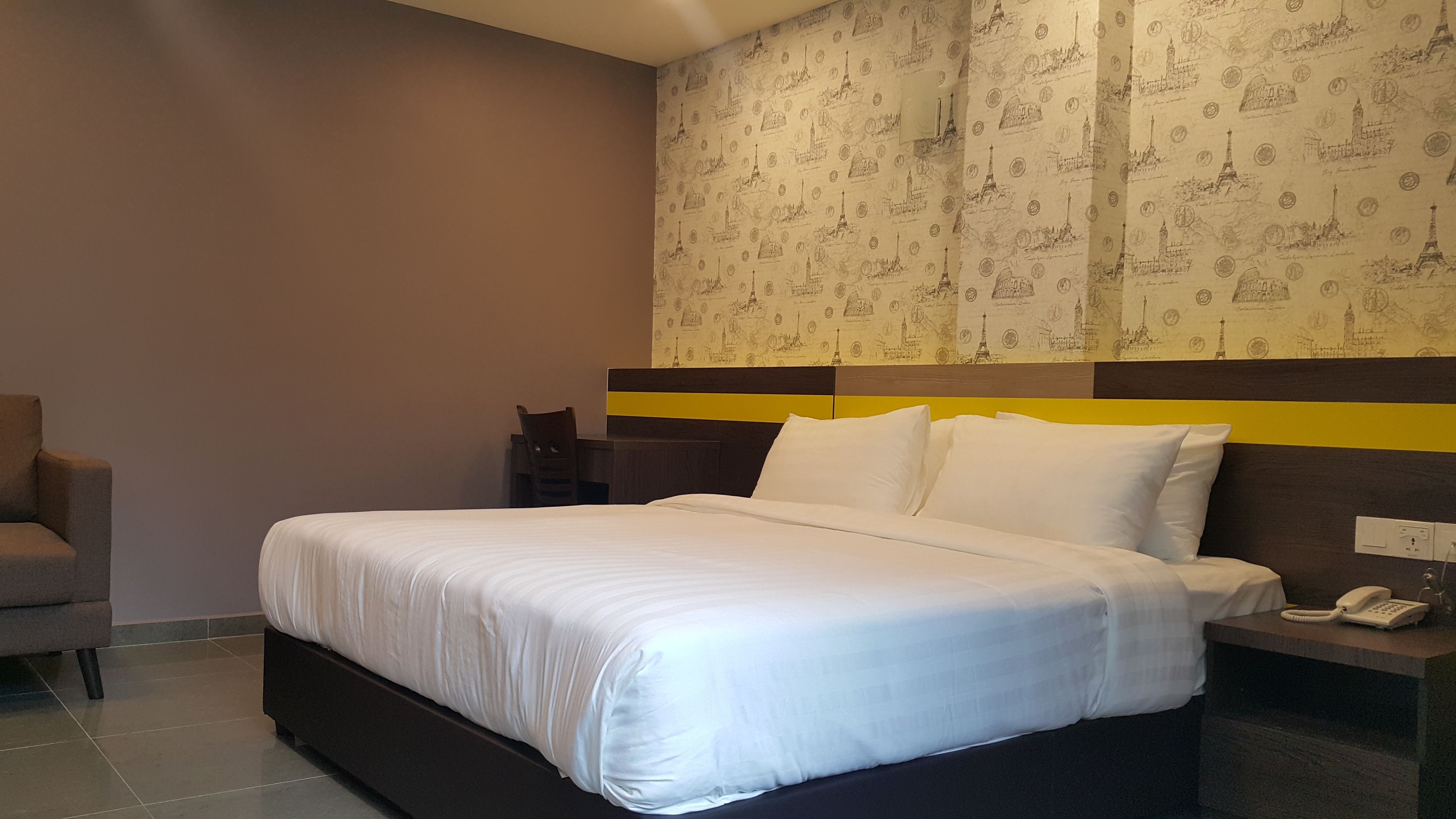 deluxe room, 1 king bed | desk, iron/ironing board, free wifi, bed sheets