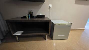 Deluxe Room, 1 King Bed | Mini fridge