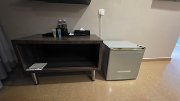 Quarto luxo, 1 cama King | Minirrefrigerador