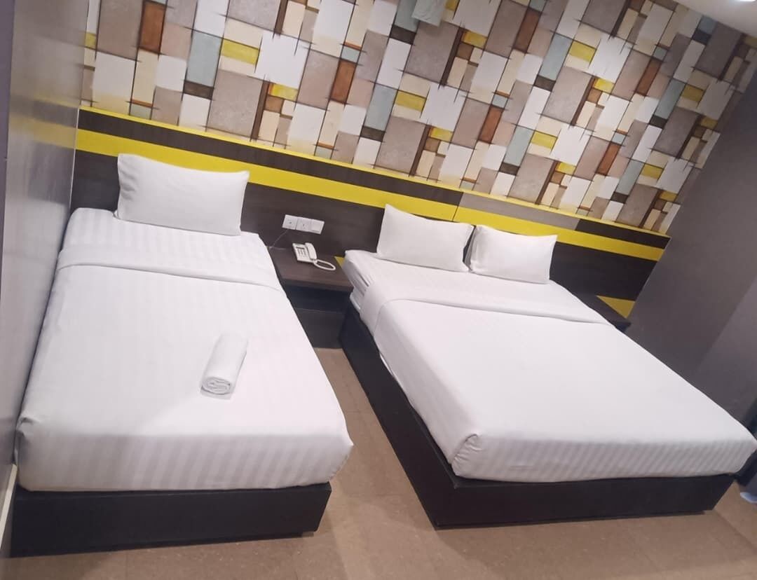 Deluxe Suite | Desk, iron/ironing board, free WiFi, bed sheets
