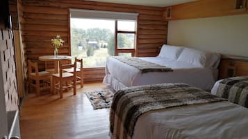 Individuell dekoriert, individuell eingerichtet, Schreibtisch